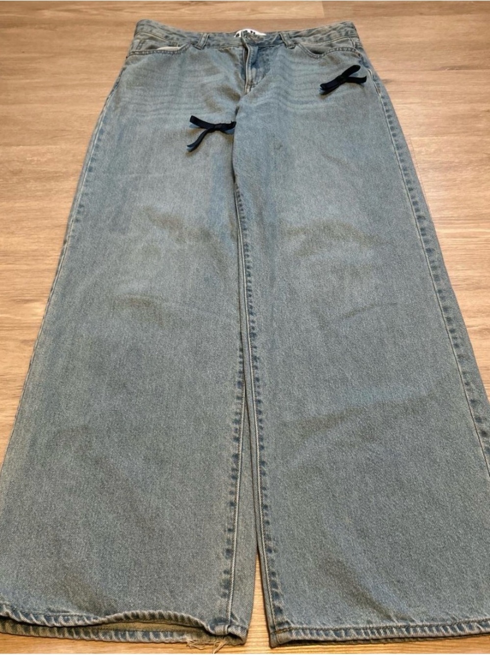 Wide Leg Light Blue Women's Jeans with Decorative Bows